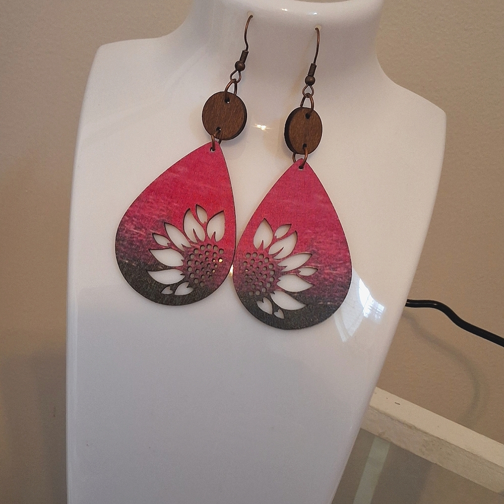 💥SALE💥NEW Wooden Cut Out Dangle Earrings